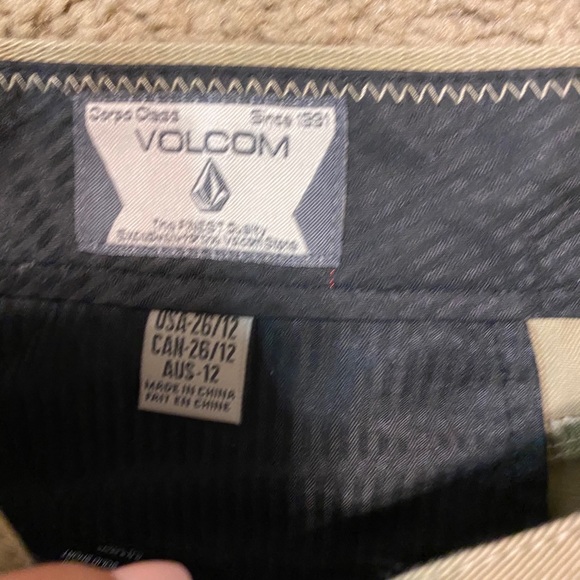 Volcom shorts - Picture 1 of 2